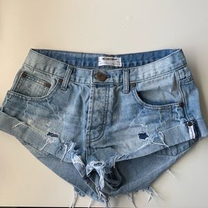Jean shorts with beautiful details, so comfy